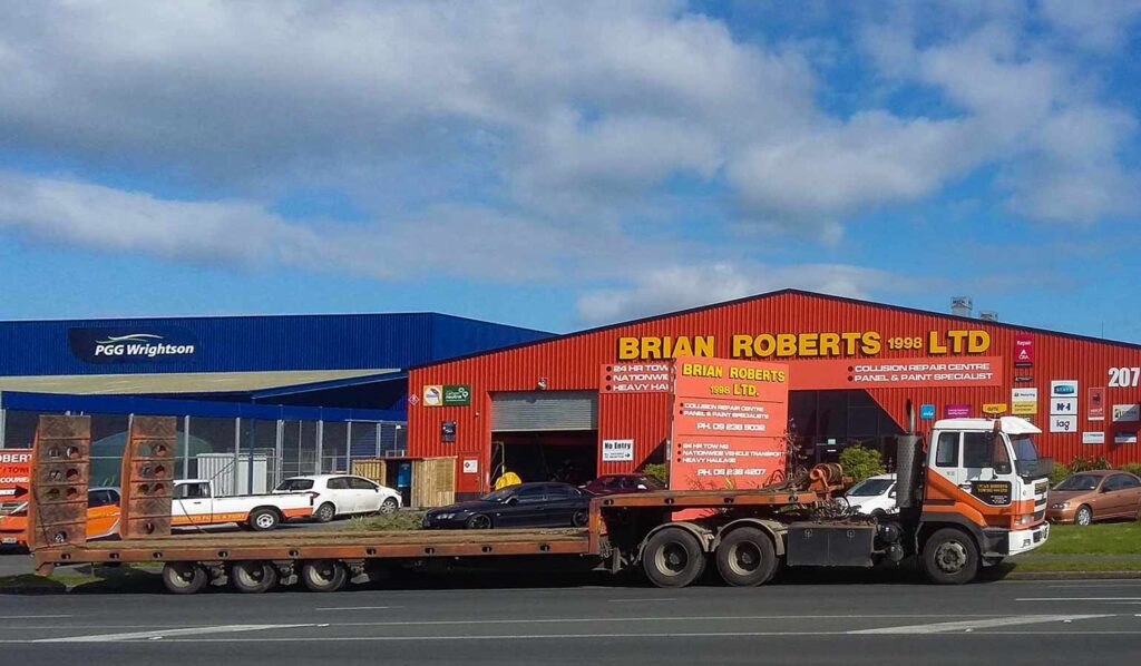 Brian Roberts heavy tow truck providing emergency breakdown recovery in Auckland